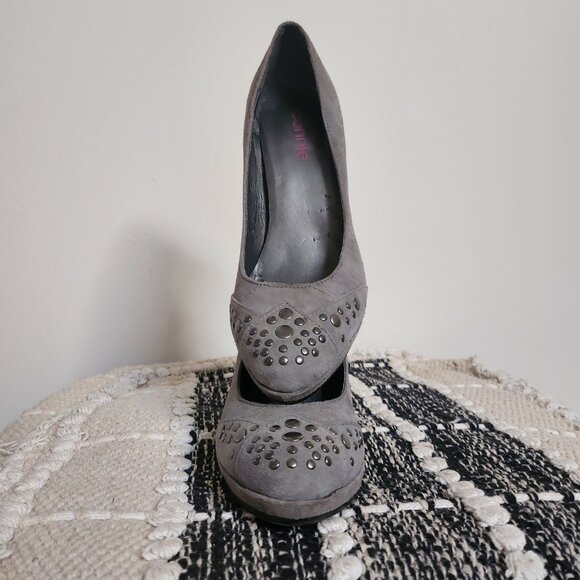 Grey Pumps with Studded Embellishments - Picture 2 of 5